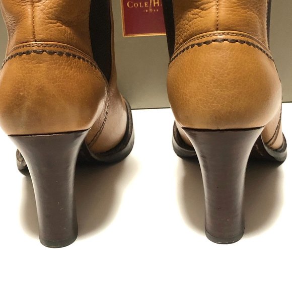 HPπ COLE HAAN Country Vibram Leather EUC Brown Heeled Ankle Boots 8B Like NEW - Picture 8 of 16